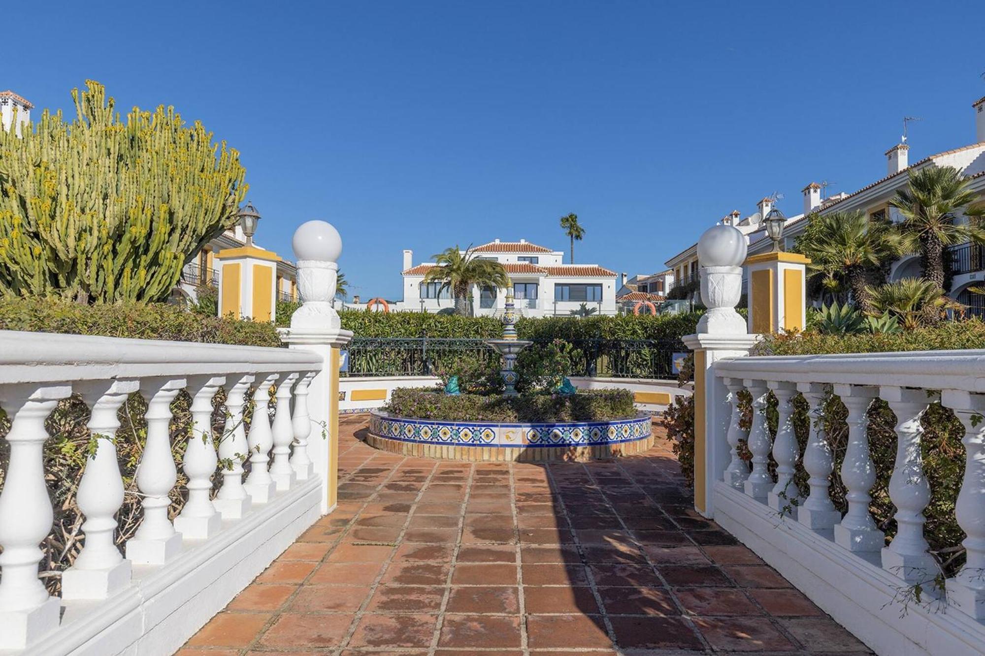 042 Classic 2 Bed Andalusian Townhouse 500M From Beach Михас Екстериор снимка